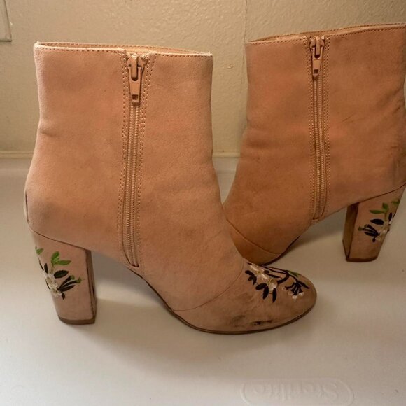 Floral Embroidered Boot - Picture 2 of 8